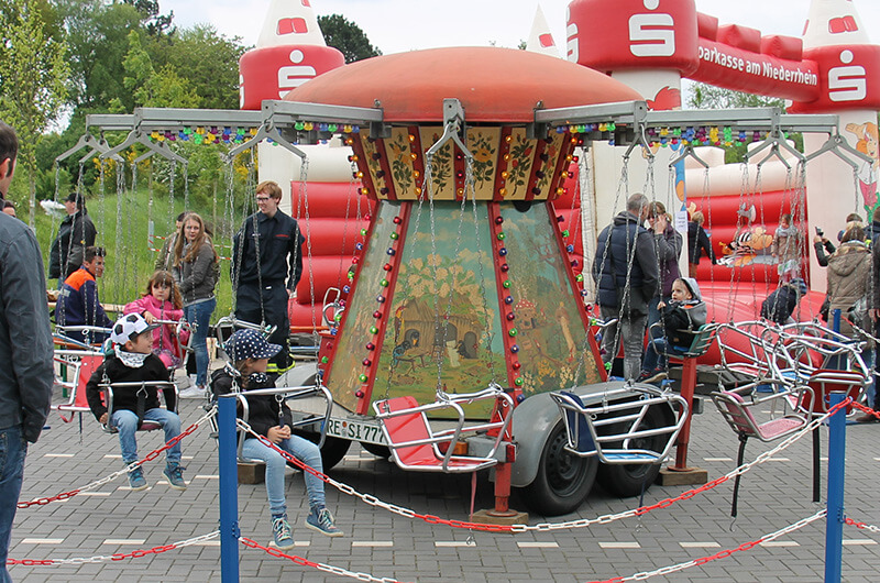 bst18_vly_hof_kinderkettenkarussell