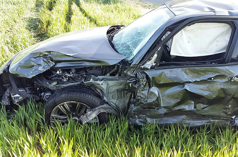 ez_1705_18_0000_08 ry_bmw_seit_front_kotfluegelabriss