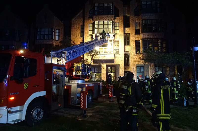 ez_2005_18_0008_DSC01135 ez_hochstr_dlk_ausleucht_fenster