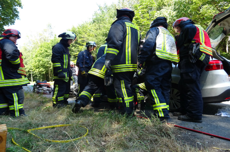 DSC01222_1 ez270718_einsatzkraeftetraube_am_kfz