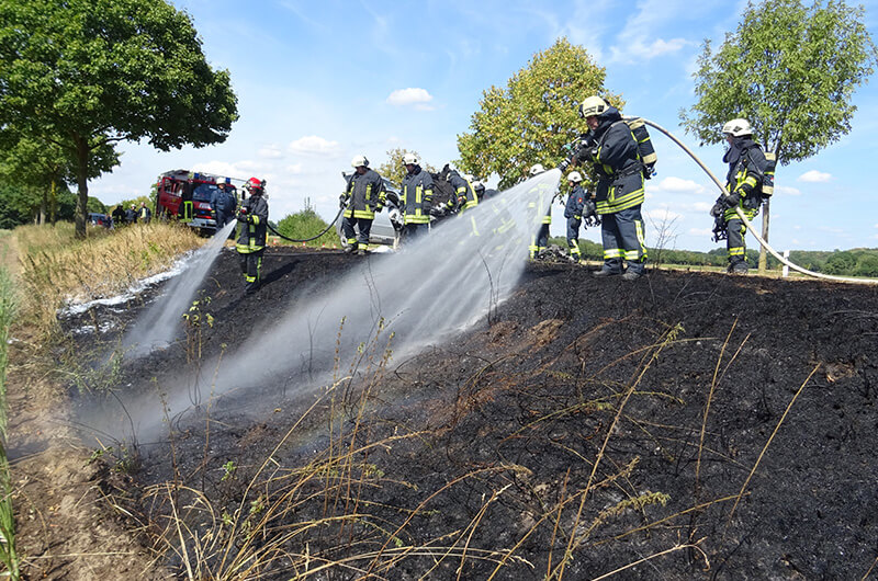 ez_0408_18_07 ez_040818_loesch_boeschung_agt_trupp
