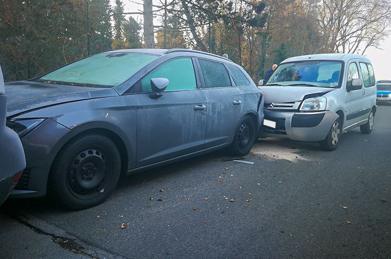 ez_2812_18_VU_0006 281218_unfallfahrzeug_auf_heck